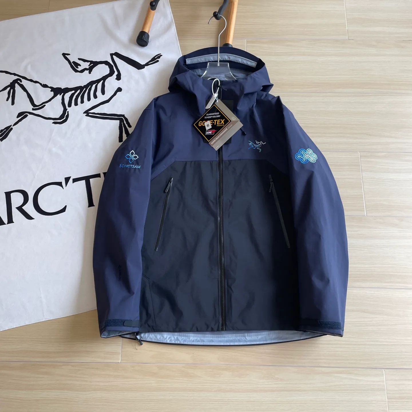 🆕🖤ARC'TERYZ SONGTSAM Series 2025 BETA SL GAMMA ， ，2025 4718 ， Series。Series ， - ， ， 。 Blue : ， ， 、 、 ， Series ， ; ， ， 、 、 、 ， “ ” 。 ： Size：S-2XL S： 112 72 50 64.5 M： 116 74 51 66 L： 120 76 52 67.5 XL 124 78 53 69 2XL 128 80 54 70.5 ： 100 -120 S 120 -140 M 140 -160 L 160 -180 XL 180 2XL ， 1-2cm ，
